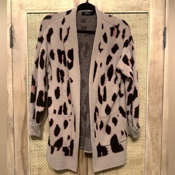 Oversized Leopard Cheetah Cardigan Pockets Size Large Super Soft Teacher Work - Picture 1 of 4